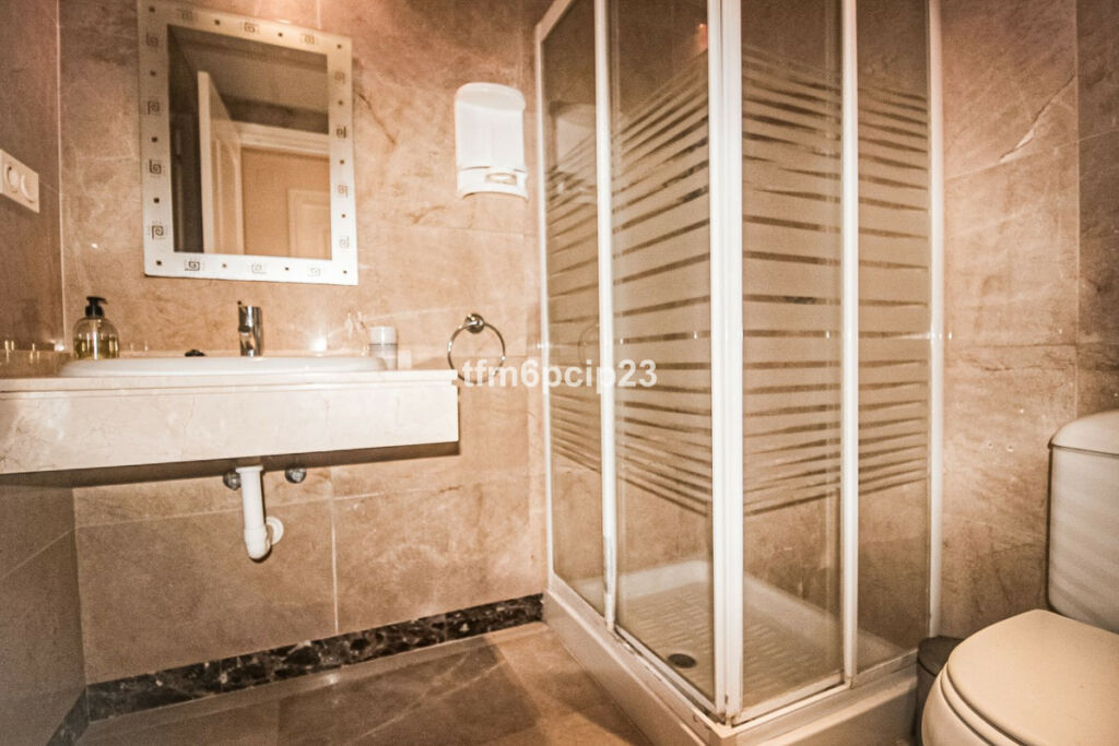 Middle Floor Apartment La Duquesa Málaga - image 21