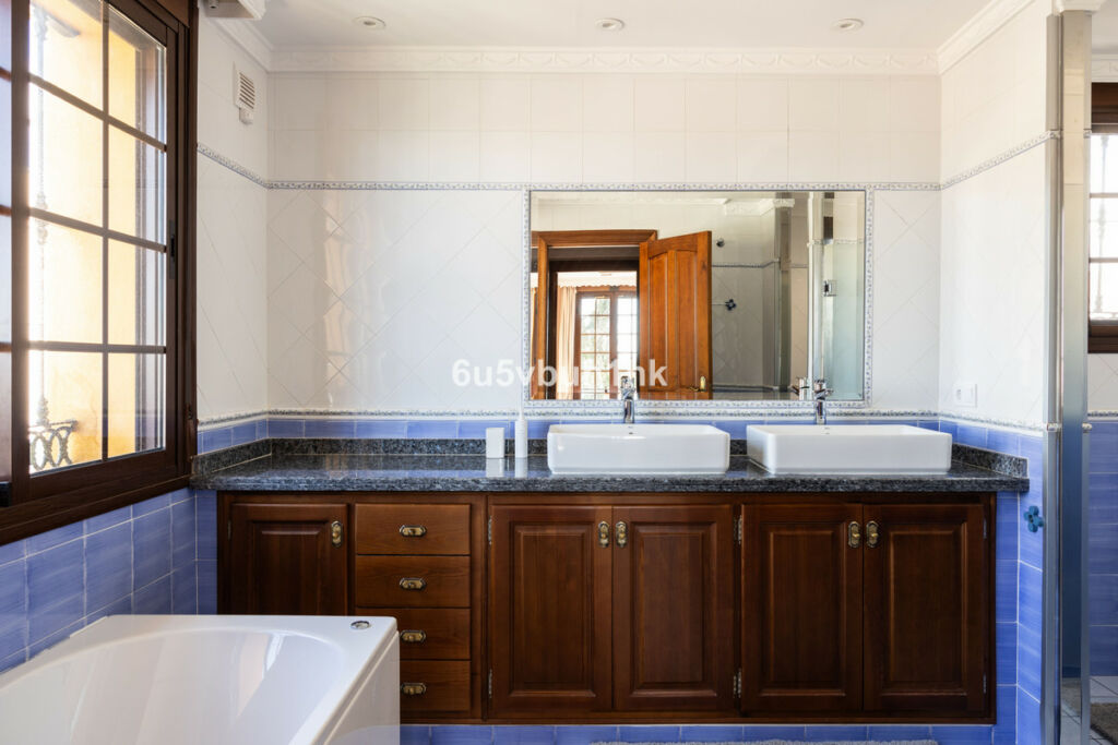 Detached Villa San Pedro de Alcántara Málaga - image 21