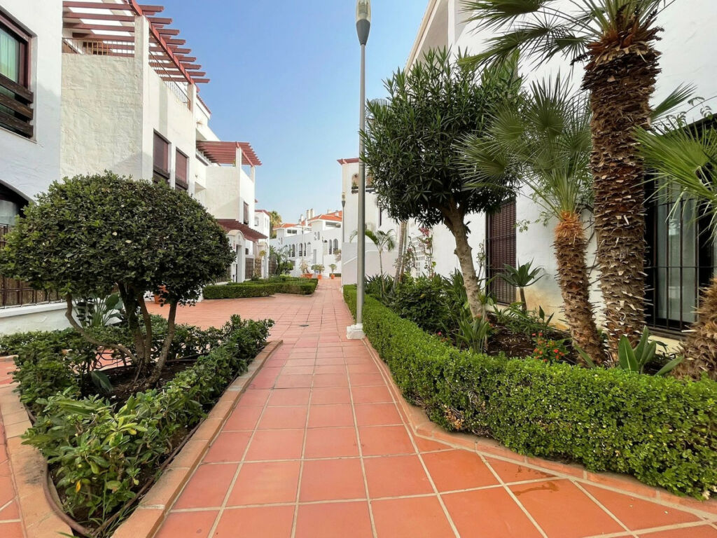 Middle Floor Apartment Nueva Andalucía Málaga - image 21