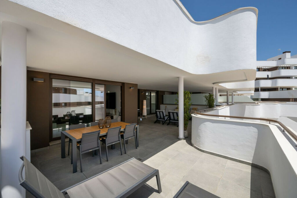 Middle Floor Apartment Estepona Málaga - image 21
