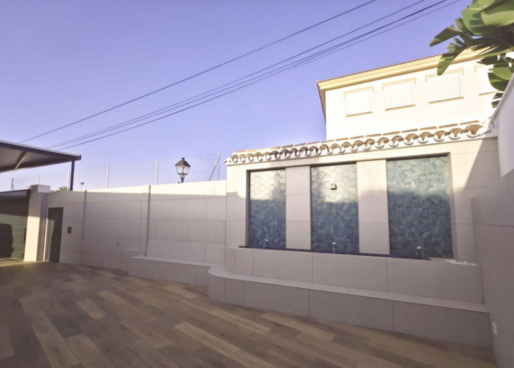 Detached Villa El Coto Málaga - image 21