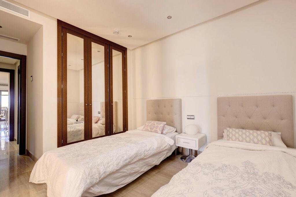 Middle Floor Apartment Estepona Málaga - image 22