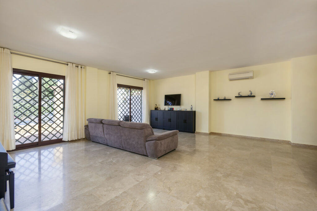 Ground Floor Apartment The Golden Mile Málaga - image 22