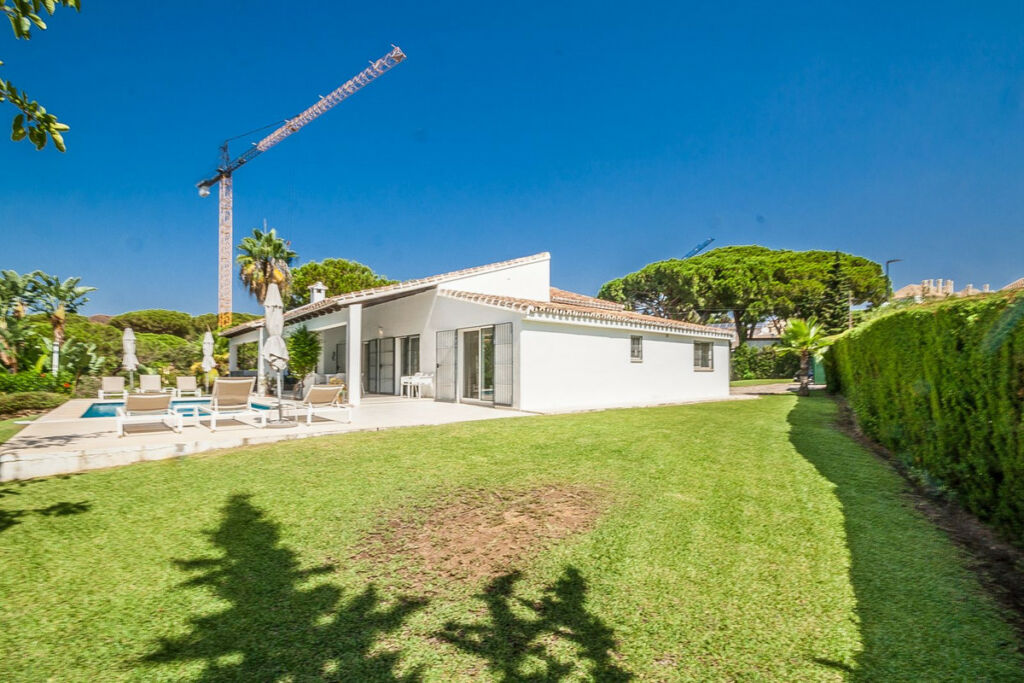 Detached Villa Elviria Málaga - image 22