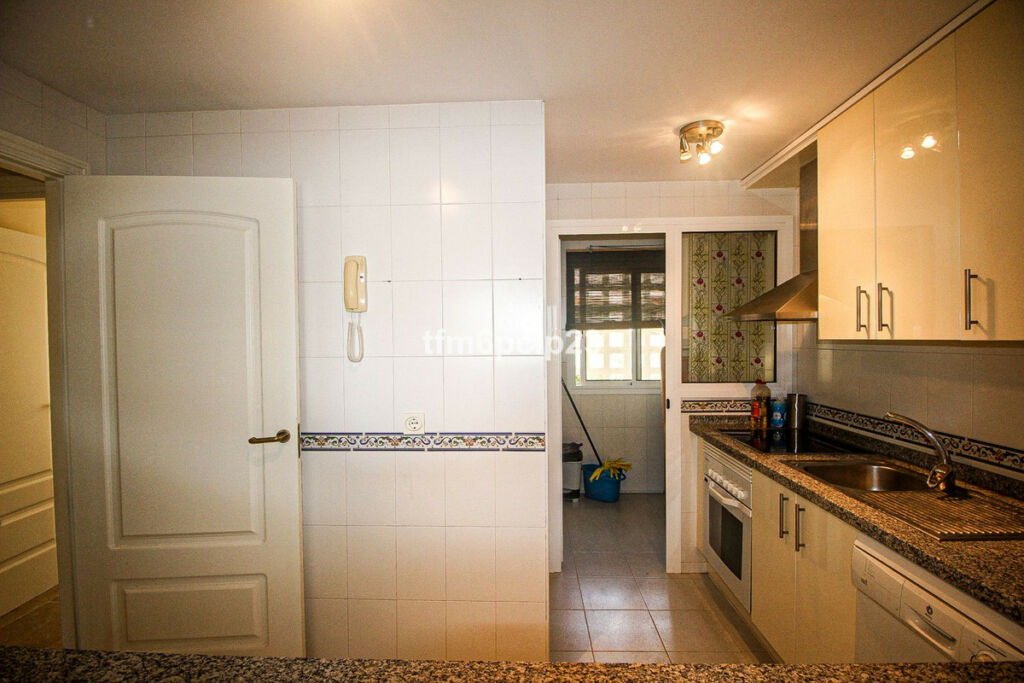 Middle Floor Apartment La Duquesa Málaga - image 22