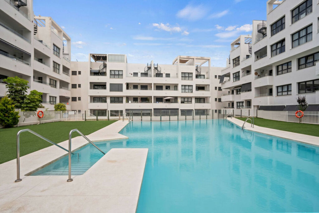 Middle Floor Apartment Estepona Málaga - image 22