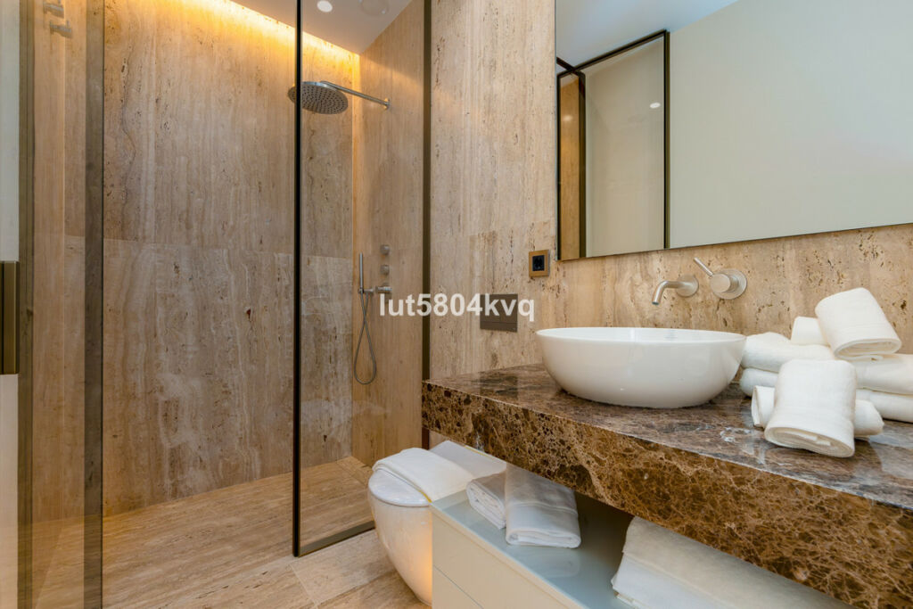 Ground Floor Apartment The Golden Mile Málaga - image 22