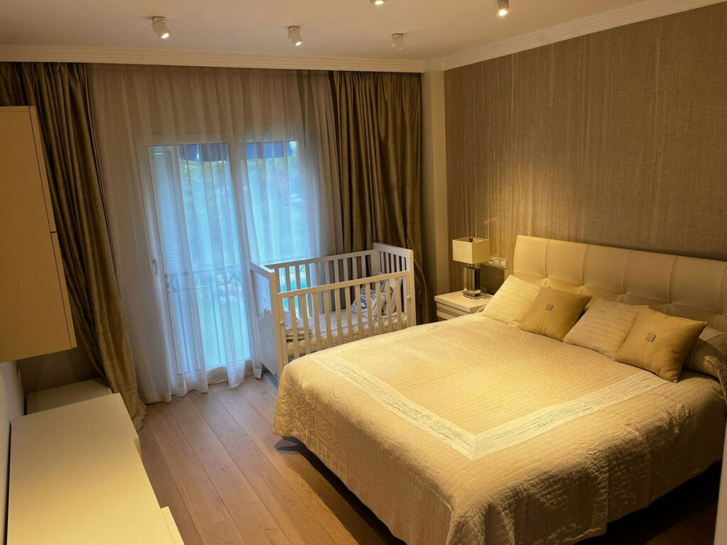 Middle Floor Apartment Puerto Banús Málaga - image 22