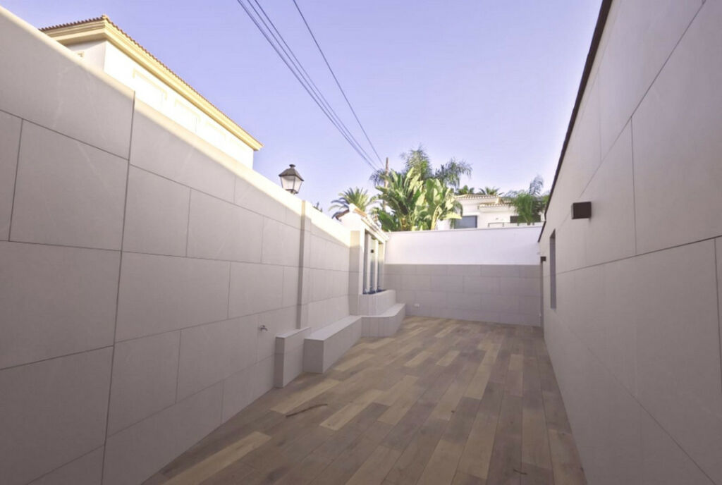 Detached Villa El Coto Málaga - image 22