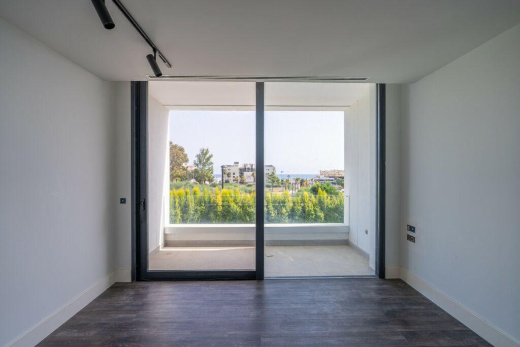 Detached Villa New Golden Mile Málaga - image 19