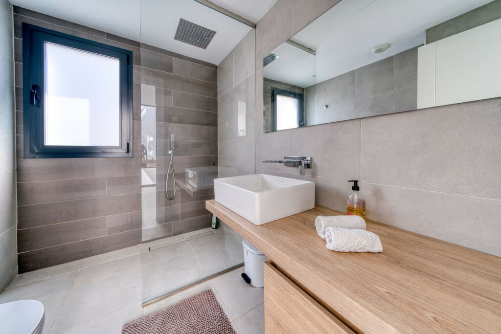 Detached Villa Estepona Málaga - image 22