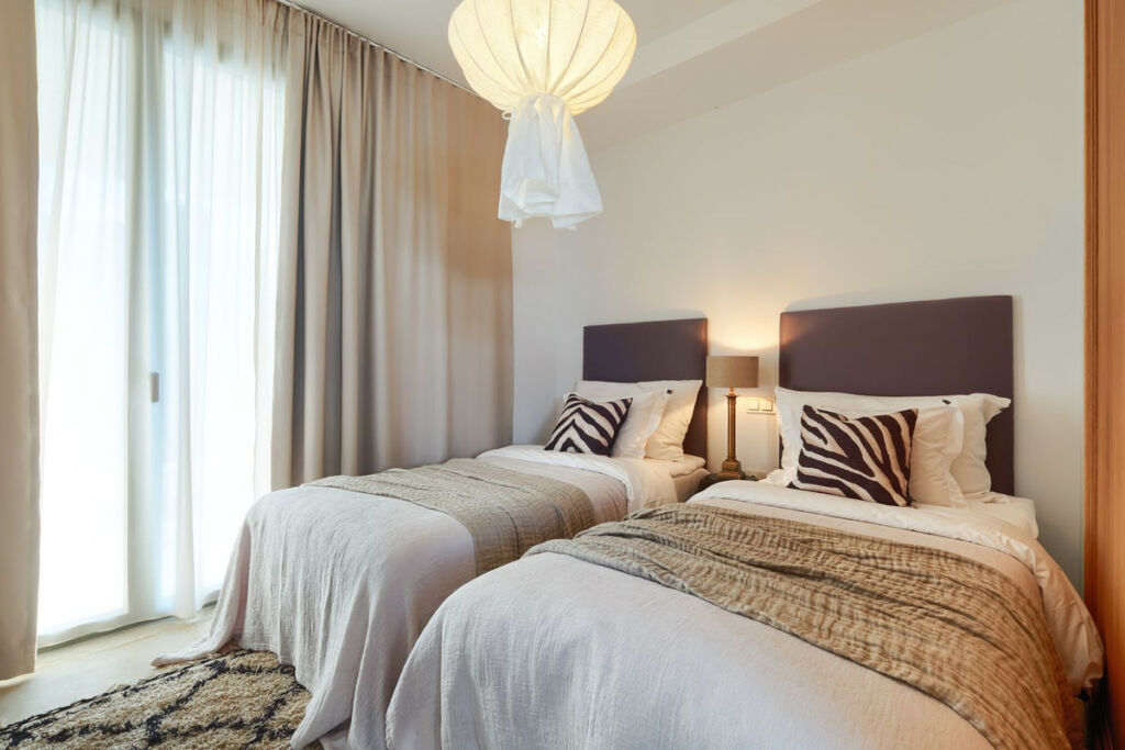 Detached Villa Estepona Málaga - image 22