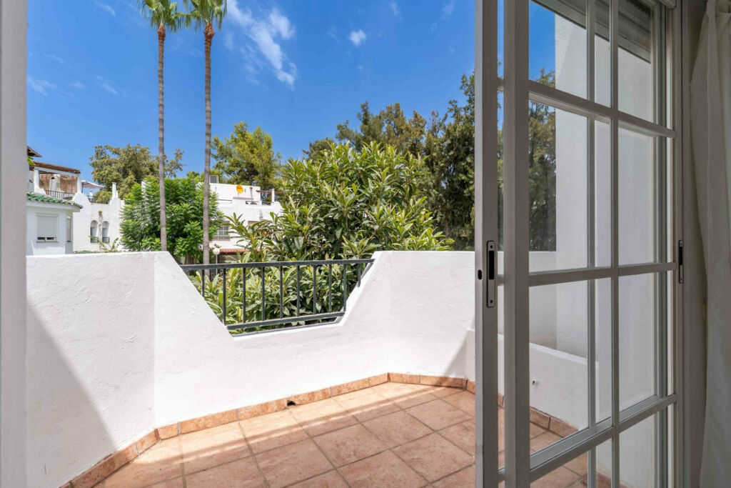 Townhouse Nueva Andalucía Málaga - image 22