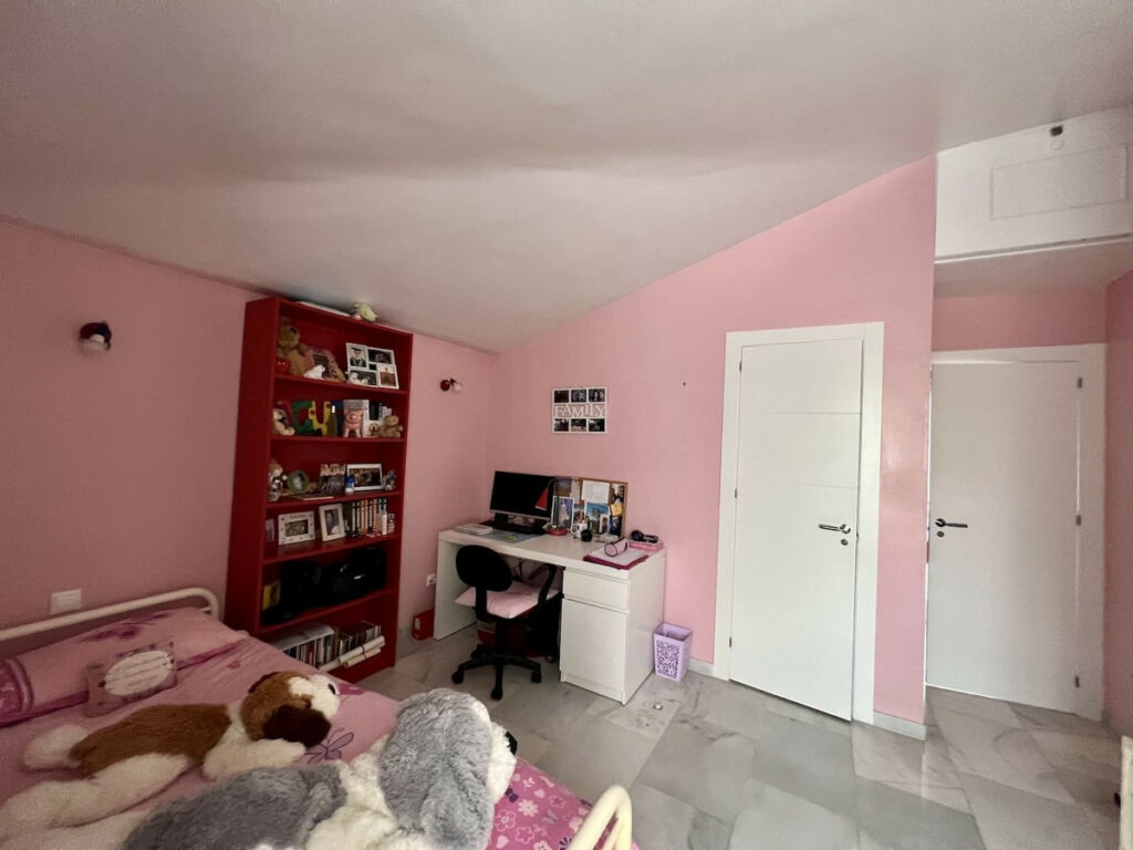 Middle Floor Apartment Calahonda Málaga - image 21