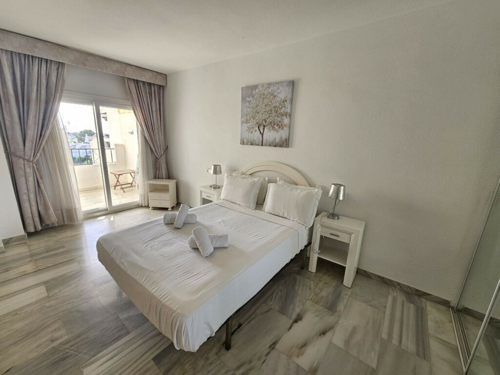 Middle Floor Apartment Calahonda Málaga - image 21