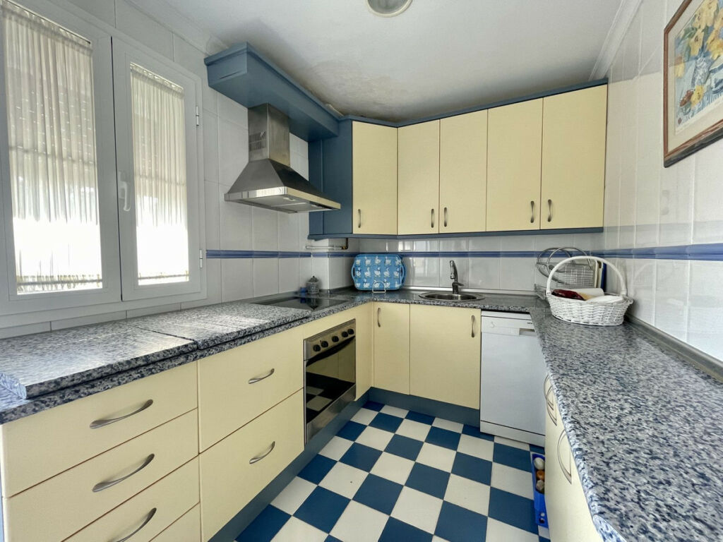 Ground Floor Apartment The Golden Mile Málaga - image 17
