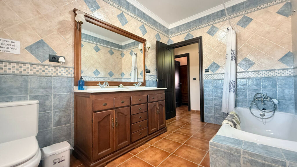 Detached Villa Valle de Abdalajis Málaga - image 20
