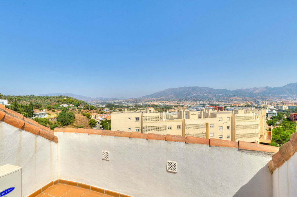 Penthouse Fuengirola Málaga - image 22