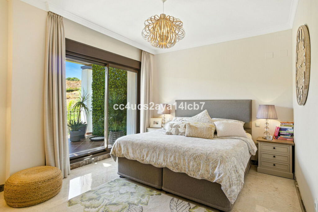Detached Villa Estepona Málaga - image 22