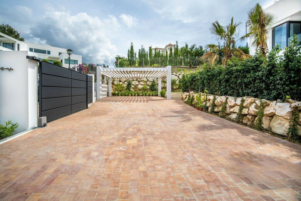 Detached Villa Nueva Andalucía Málaga - image 22