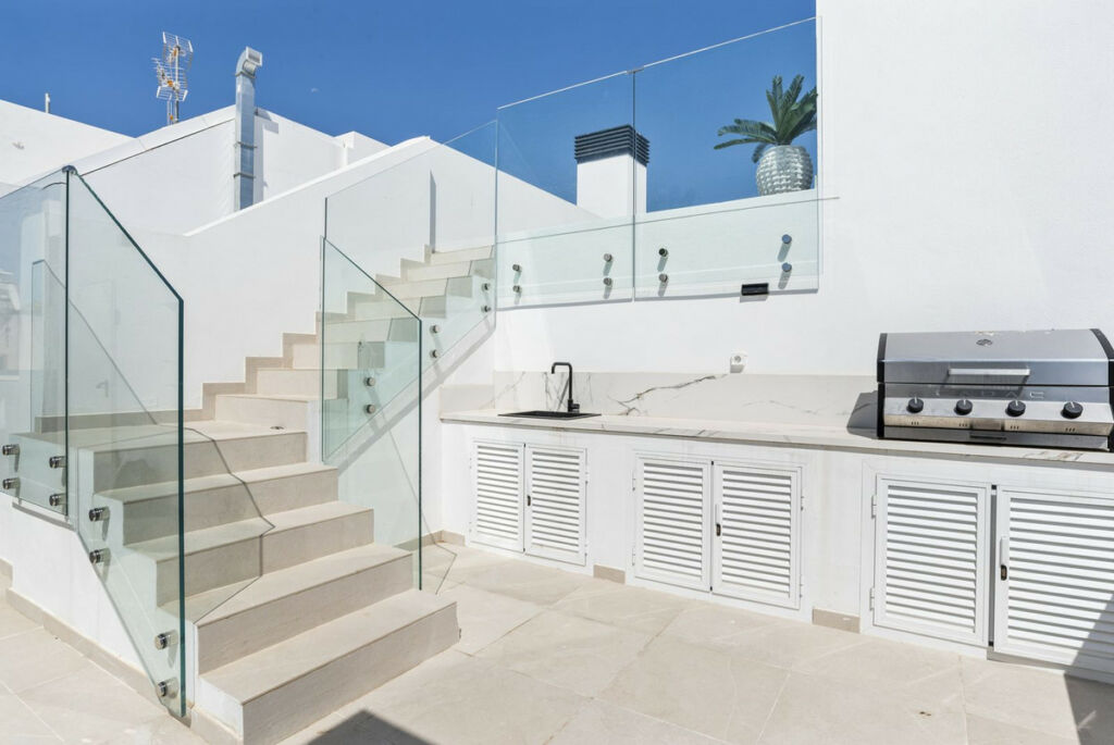 Middle Floor Apartment Estepona Málaga - image 22