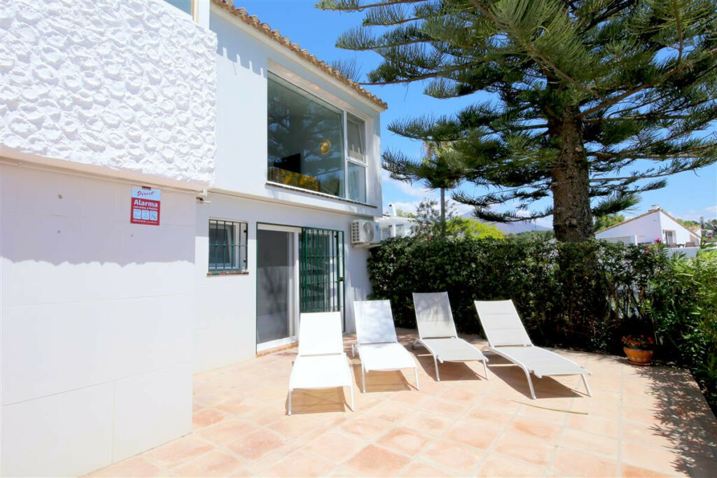 Detached Villa Estepona Málaga - image 22