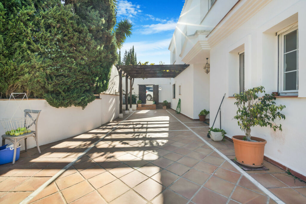 Detached Villa Elviria Málaga - image 22