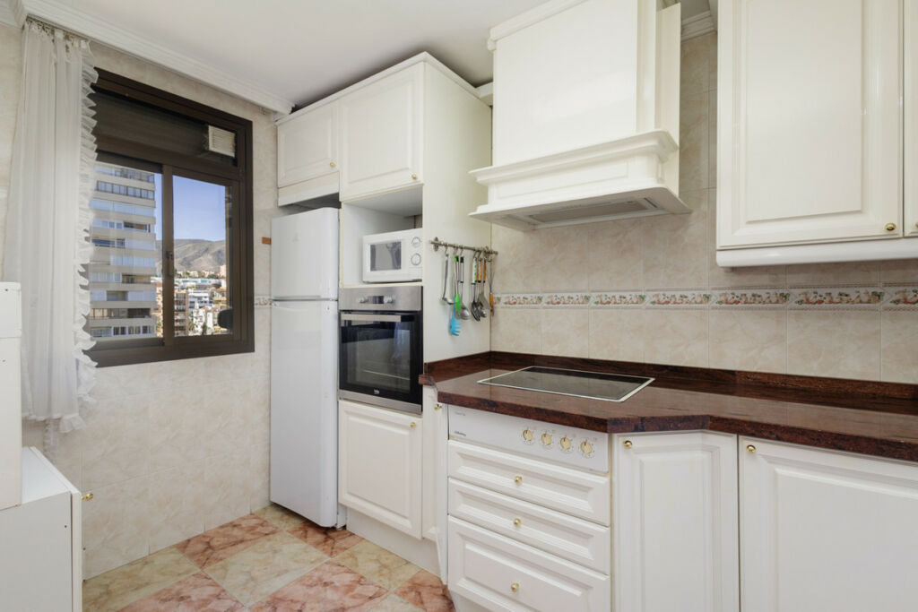 Middle Floor Apartment Playamar Málaga - image 22