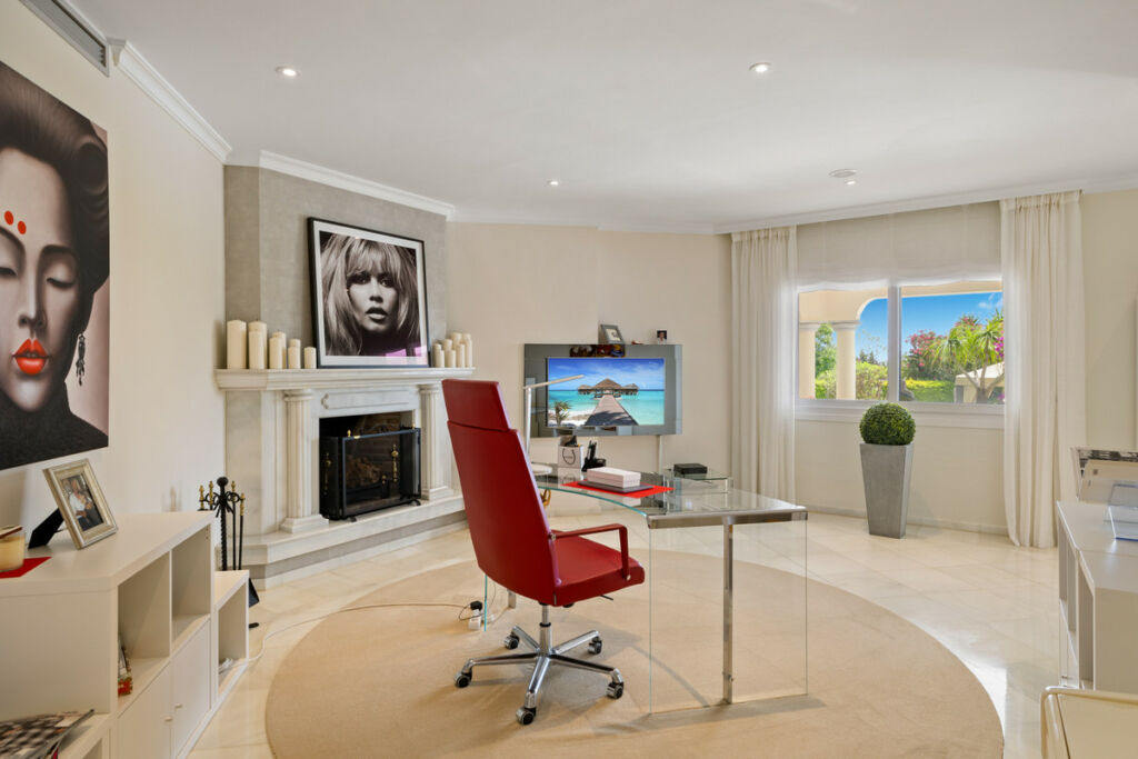 Detached Villa Nueva Andalucía Málaga - image 22