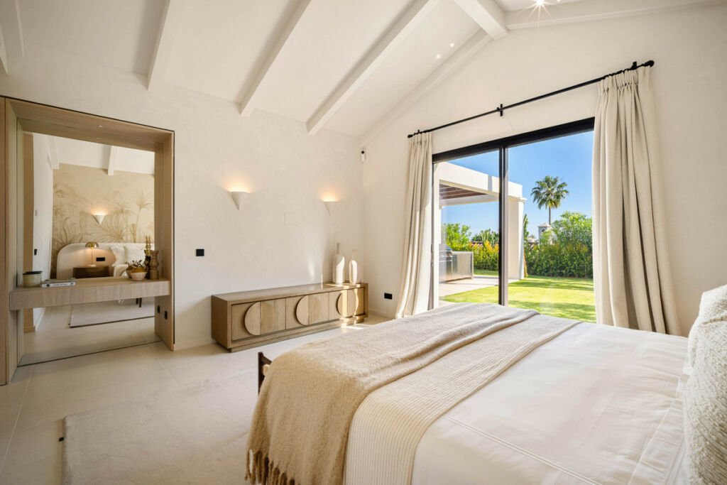 Detached Villa Nueva Andalucía Málaga - image 22