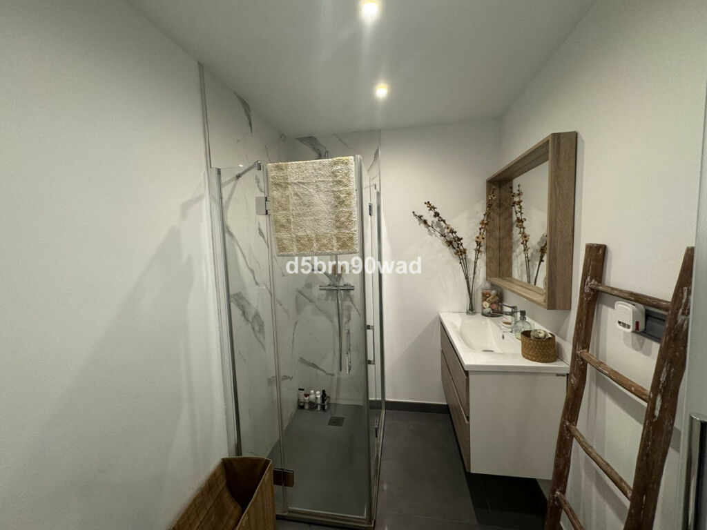 Detached Villa Estepona Málaga - image 18