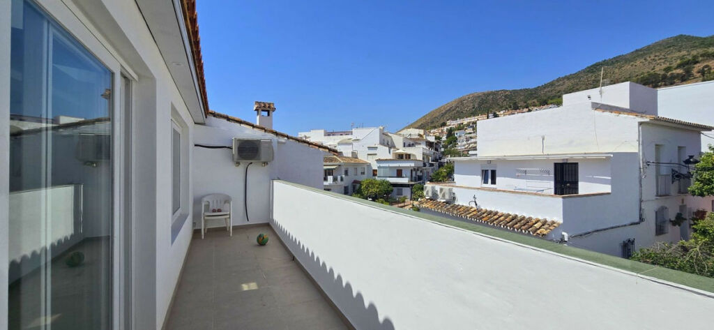 Penthouse Benalmadena Pueblo Málaga - image 22