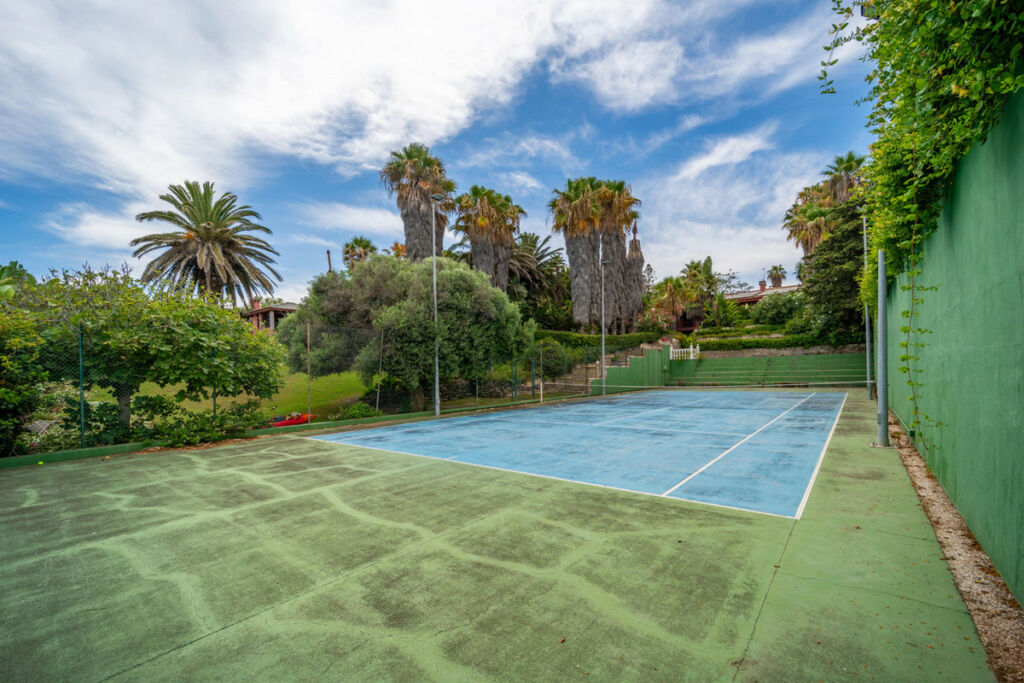 Detached Villa Estepona Málaga - image 23
