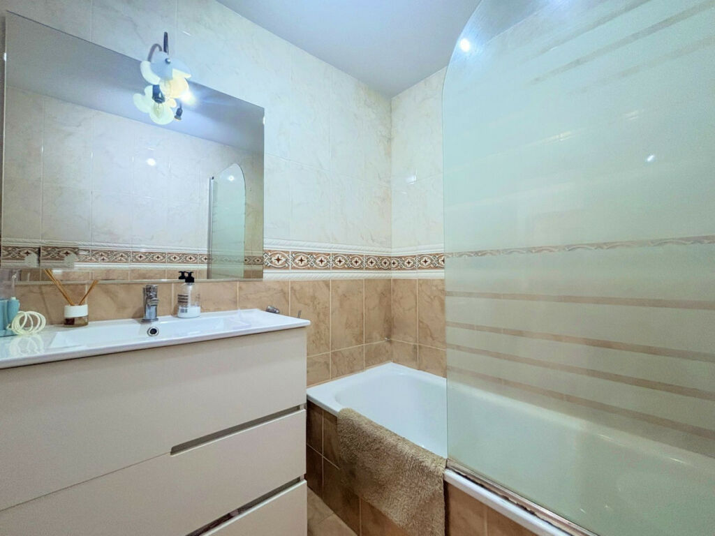 Middle Floor Apartment Estepona Málaga - image 23