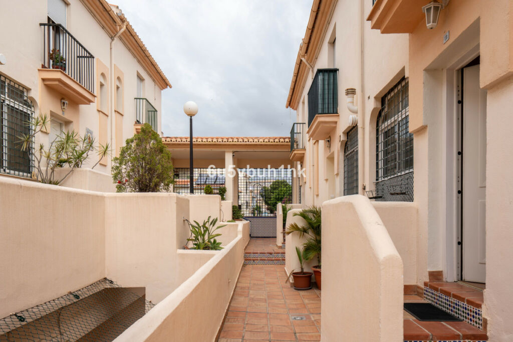 Townhouse Las Lagunas Málaga - image 23