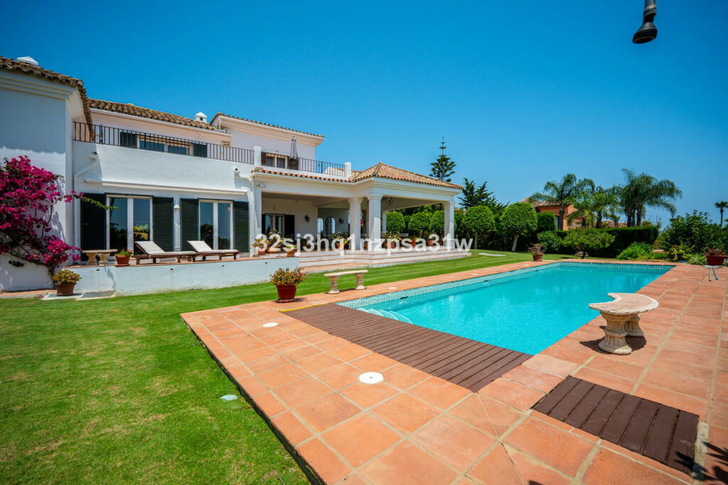 Detached Villa Sotogrande Cádiz - image 23