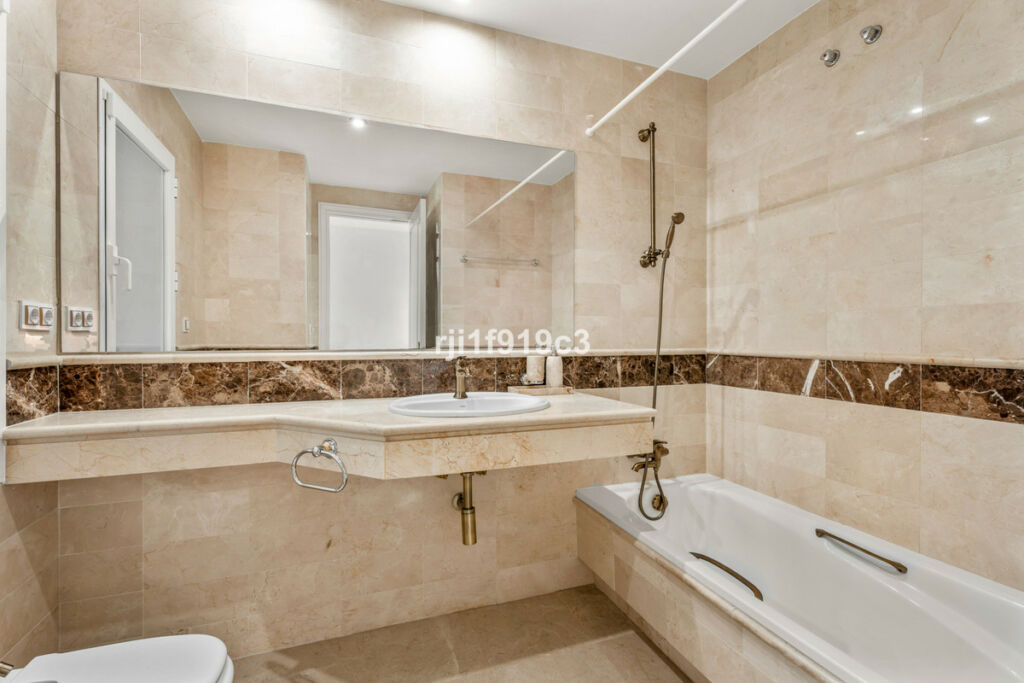 Middle Floor Apartment Elviria Málaga - image 23