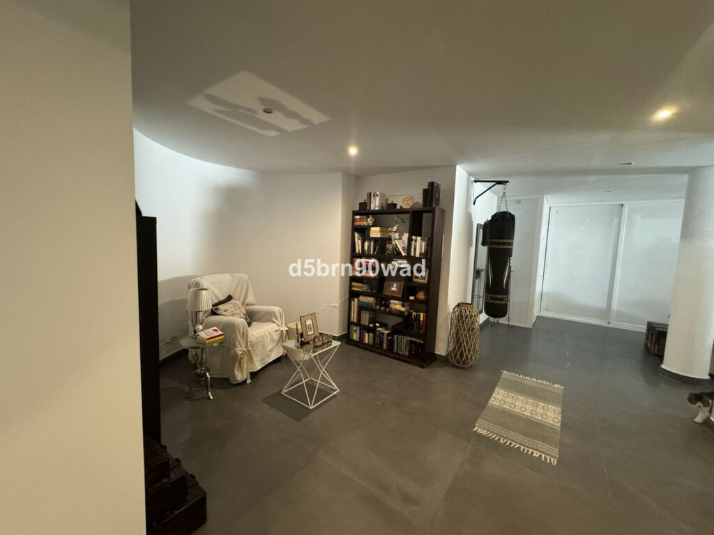Detached Villa Estepona Málaga - image 19