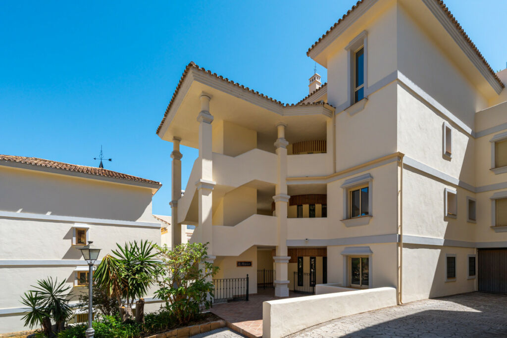 Middle Floor Apartment Nueva Andalucía Málaga - image 23
