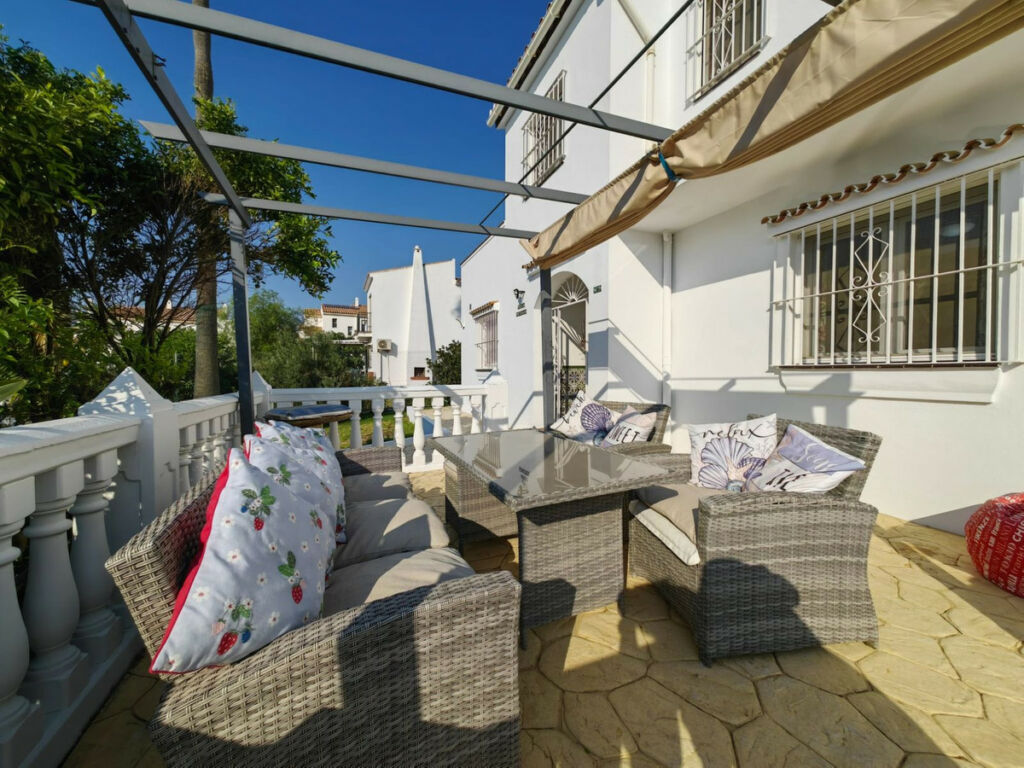 Detached Villa Estepona Málaga - image 23