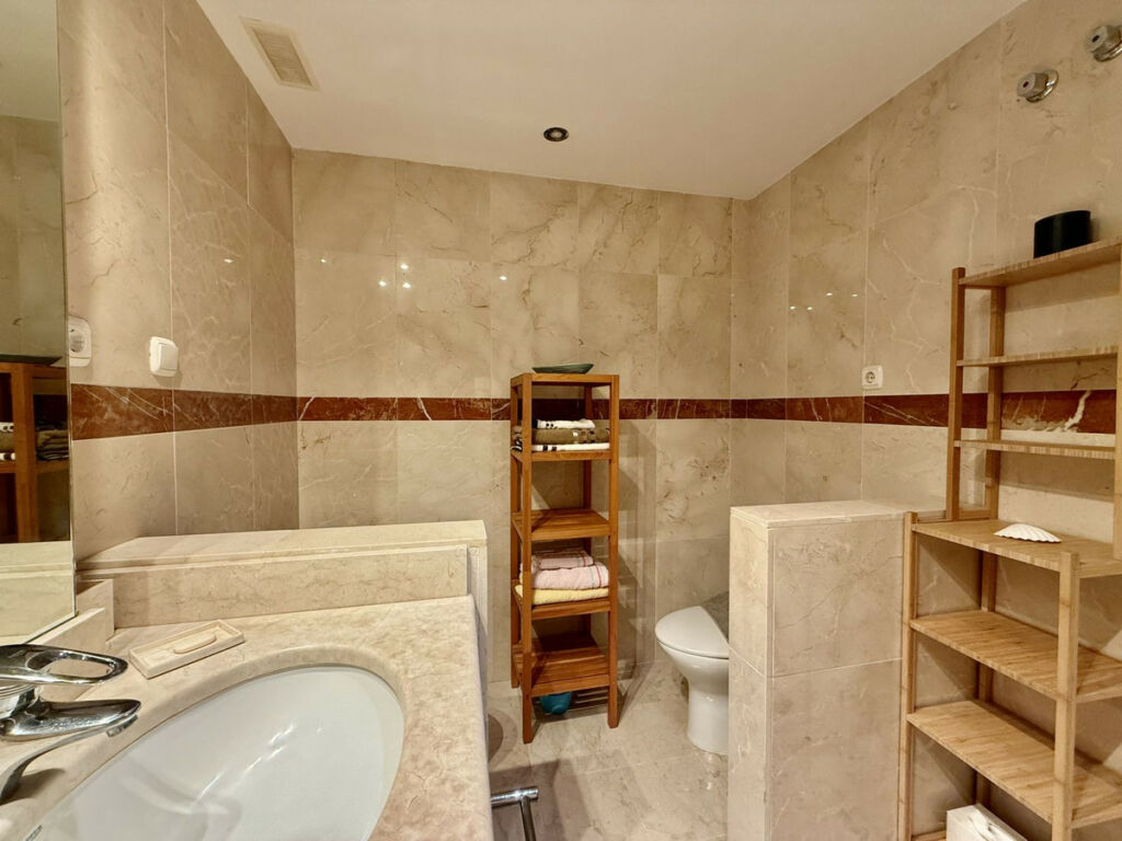 Ground Floor Apartment The Golden Mile Málaga - image 23