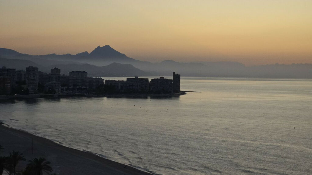 Middle Floor Apartment El Campello Alicante - image 23