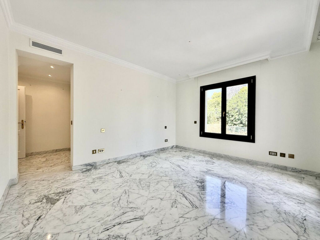 Middle Floor Apartment The Golden Mile Málaga - image 23