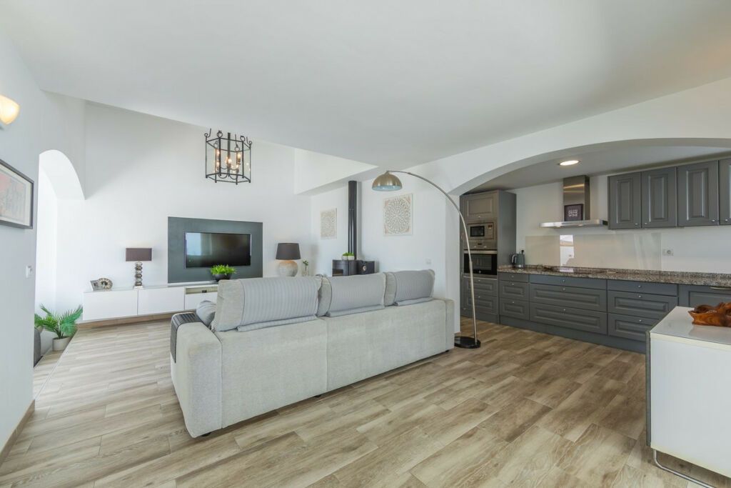 Detached Villa Estepona Málaga - image 23