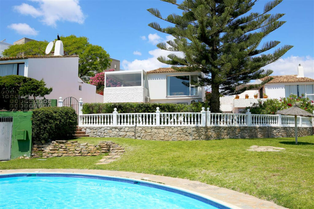 Detached Villa Estepona Málaga - image 23