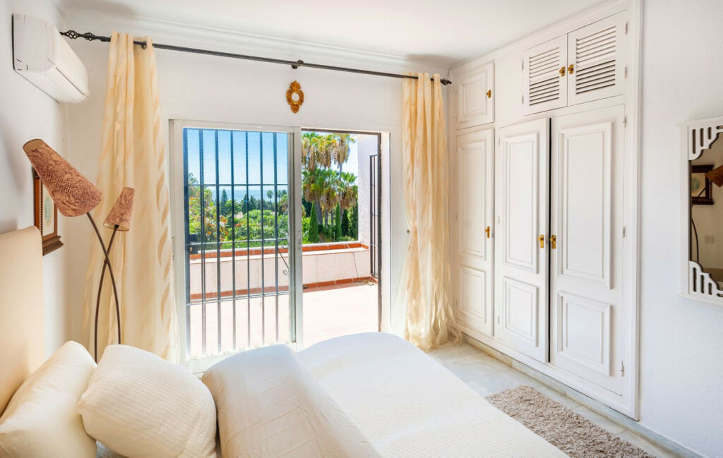 Townhouse El Paraiso Málaga - image 19