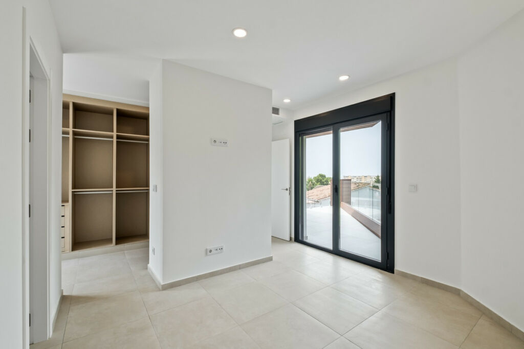 Middle Floor Apartment Montemar Málaga - image 23