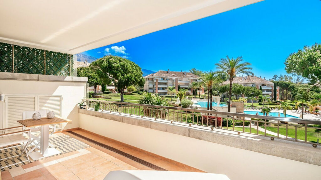 Middle Floor Apartment The Golden Mile Málaga - image 23