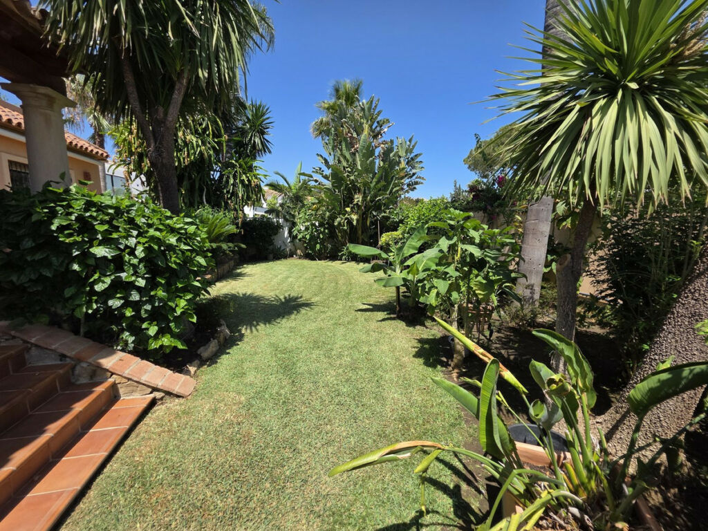 Detached Villa Marbesa Málaga - image 23