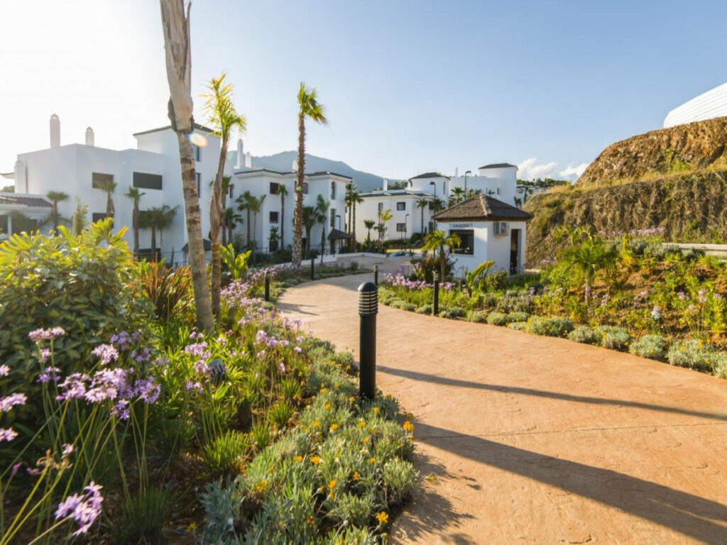 Middle Floor Apartment Estepona Málaga - image 23